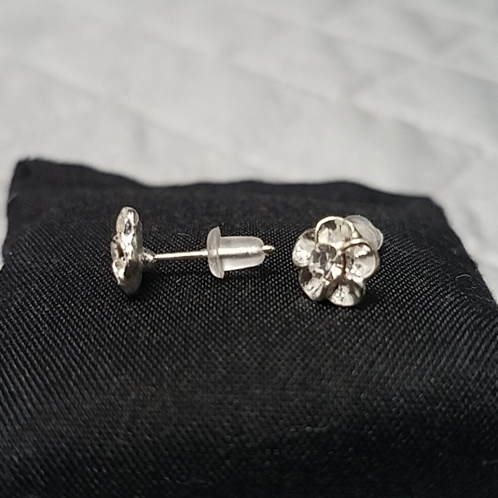 Silvertone earrings NWOT